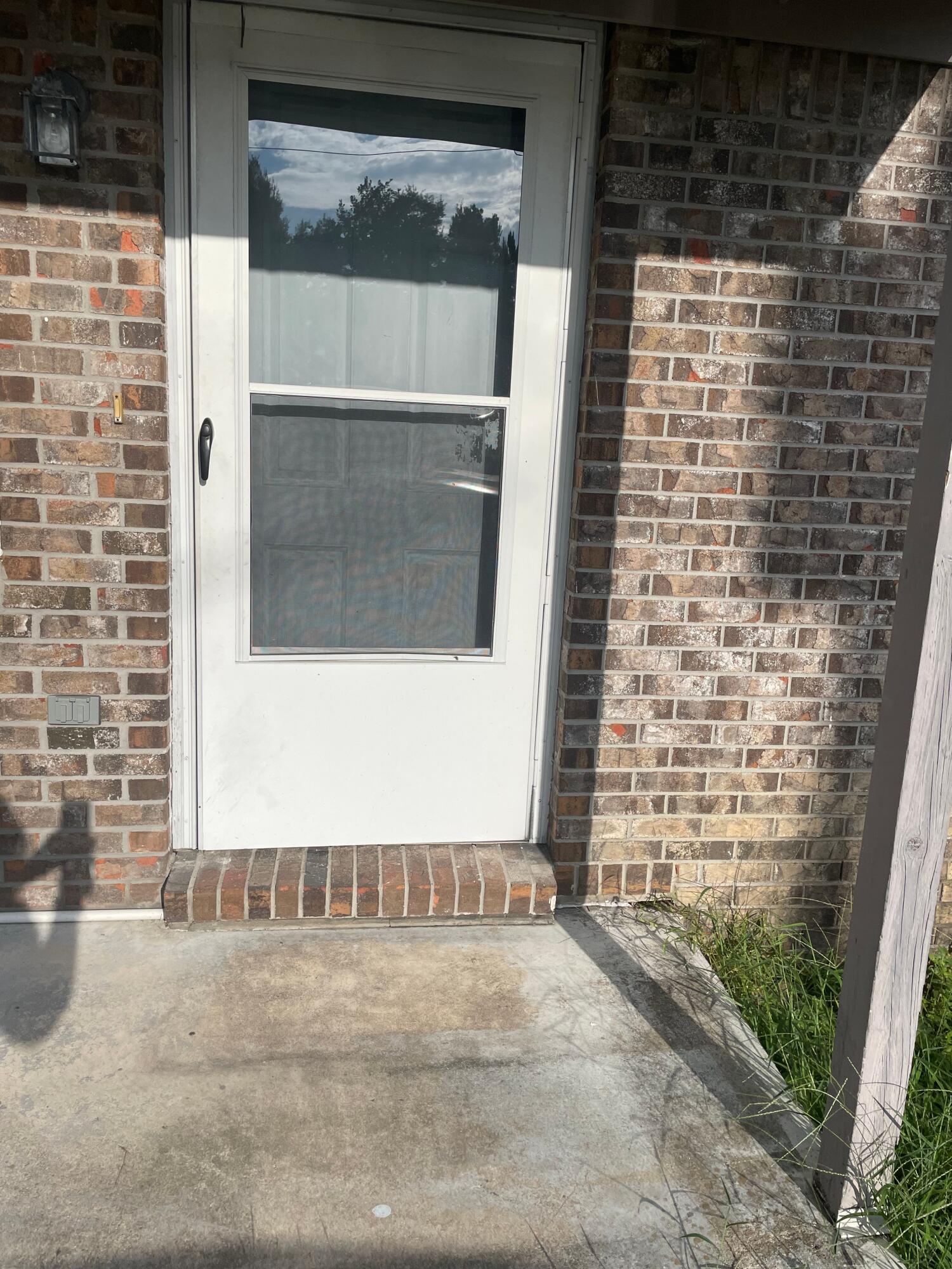 MARY ESTHER-INTR - Residential Lease