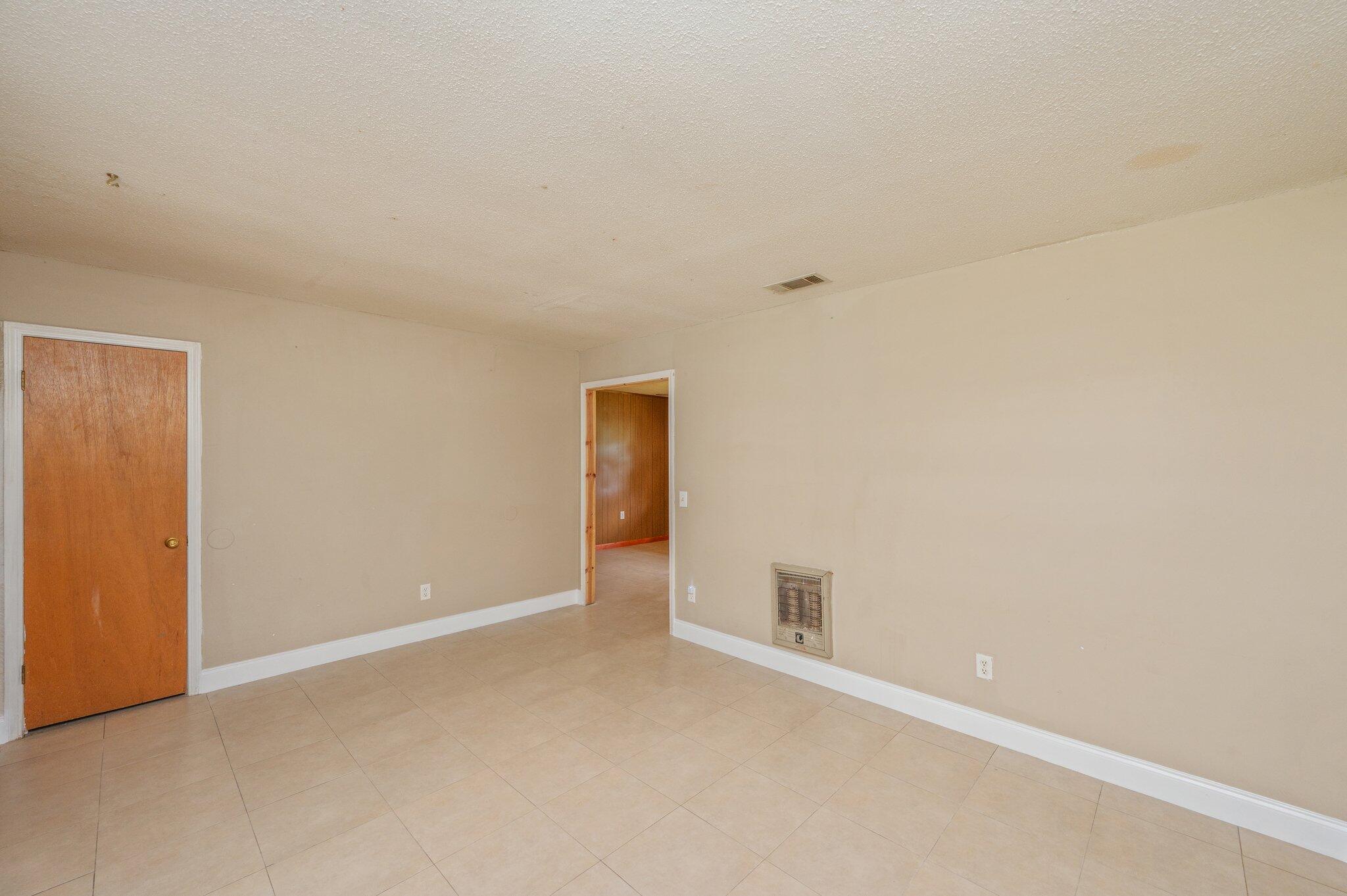 METES & BOUNDS - Residential Lease