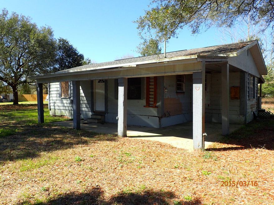 This property is an REO home. This traditional cottage is a comfortable distance from both Crestview and Defuniak Springs. Built in 1980, this home is 1080sf and has 2 bedrooms and 1 bath. Ktichen has eatin dining area and opens to the living room. The outside of this home is wood lapsiding and the home has a covered carport and is on .43 acres. Home is perfect for savvy investors and is priced according to condition and quick sale. Call today to set up your showing before this one is gone.