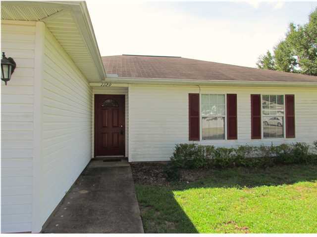 Well cared for 3 bedroom, 2 bath home in the heart of Niceville with an easy commute to Eglin Air Force base and Northwest Florida State College. Kitchen including stove, dishwasher and non warranted refrigerator, fully fenced back yard and single car garage are just a few of the features of this great home. Owner offers a $100 Enlisted Military discount to qualified tenant. Sorry,no pets allowed. NO Smoking! Any person 18 years old or older must complete separate applications