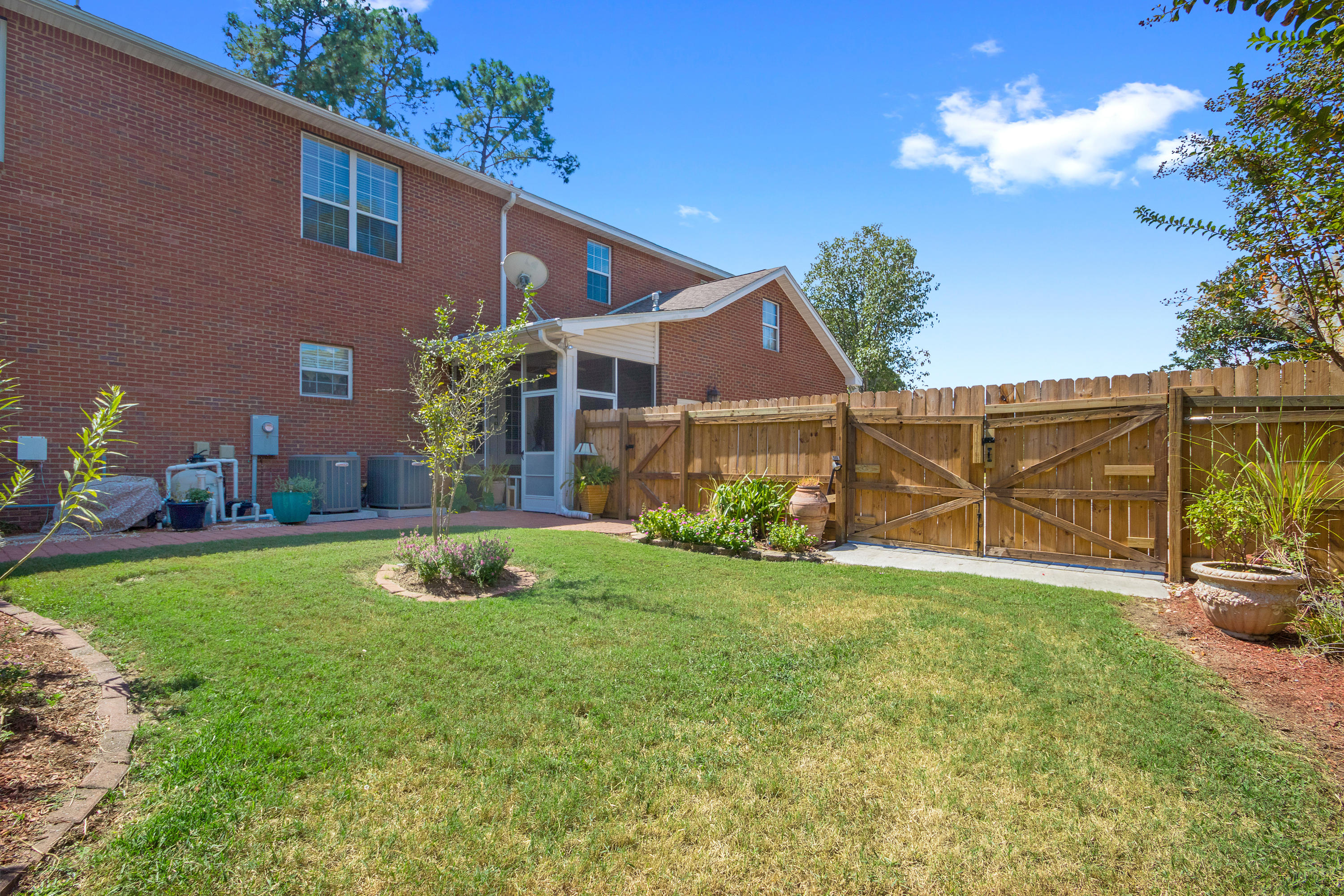 DANA POINTE - Residential