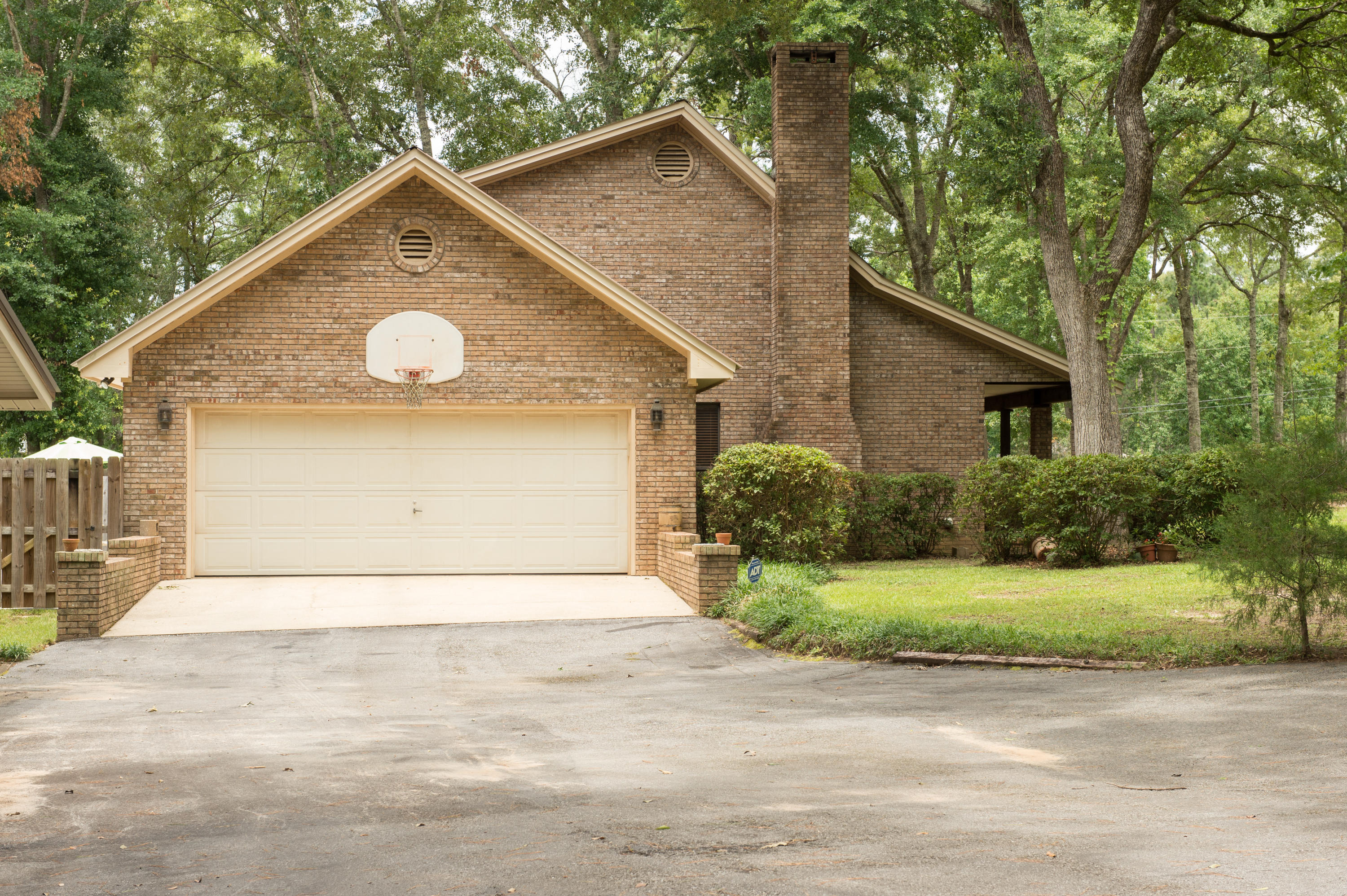 HOLLY HILLS - Residential