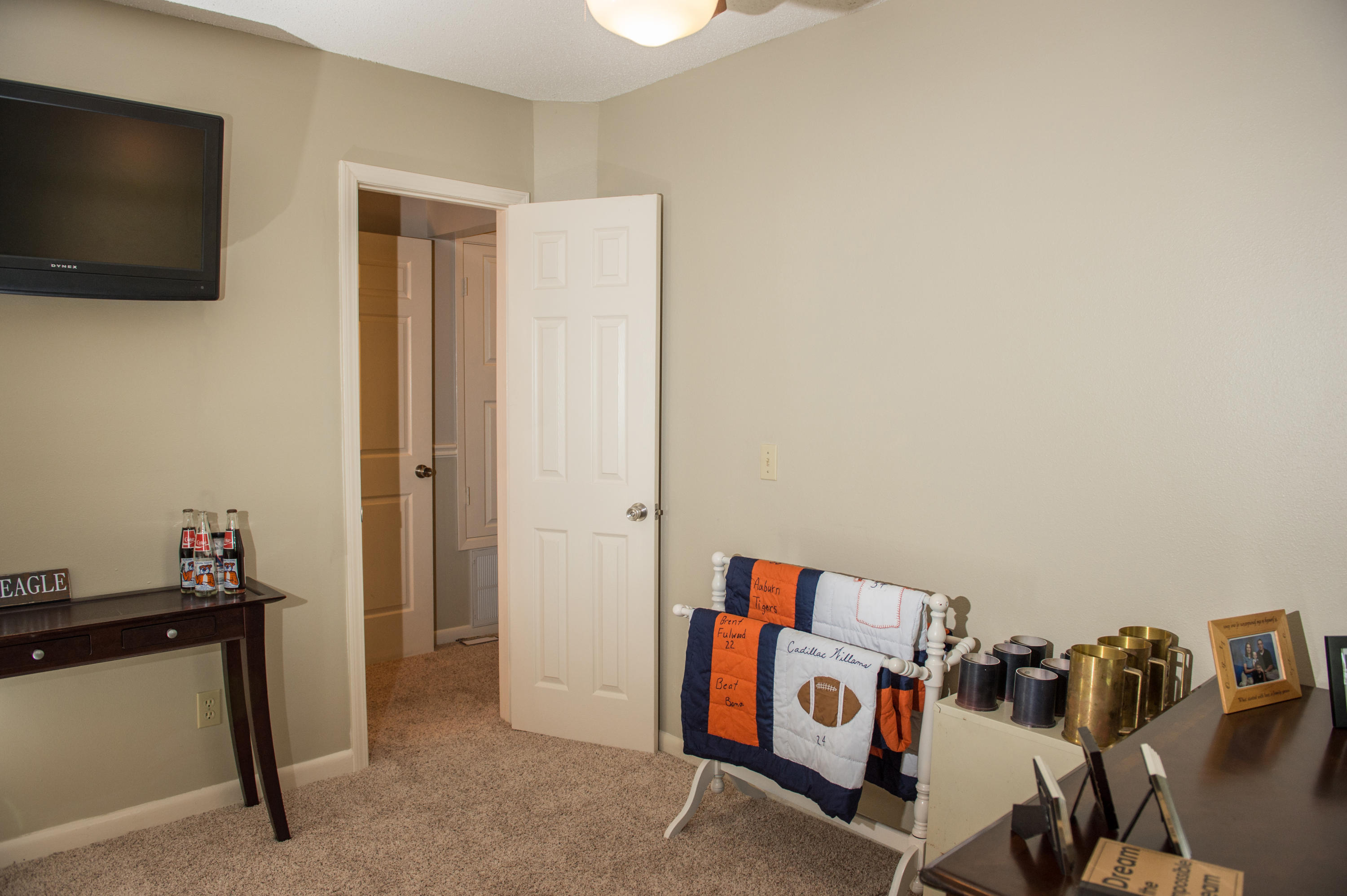 HOLLY HILLS - Residential