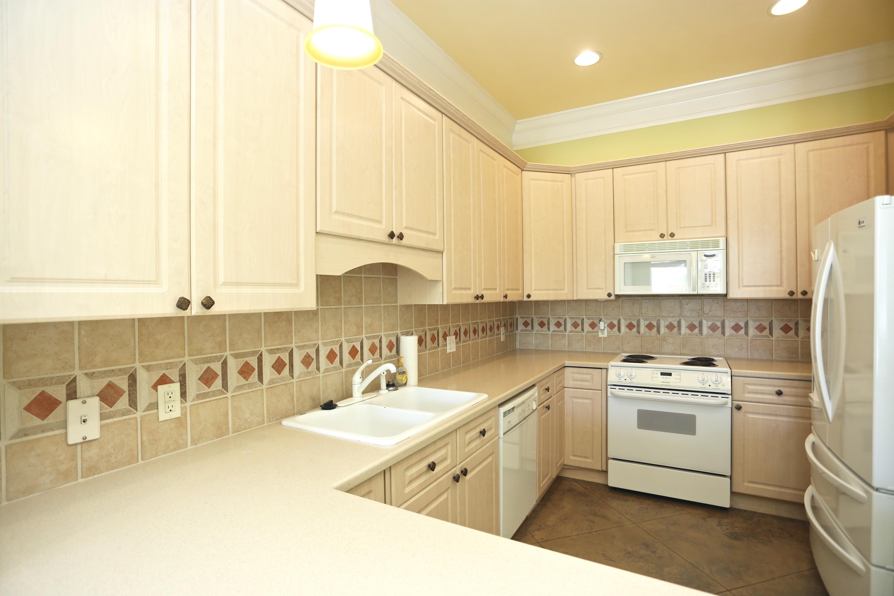 FAIRWAY VILLAS - Residential