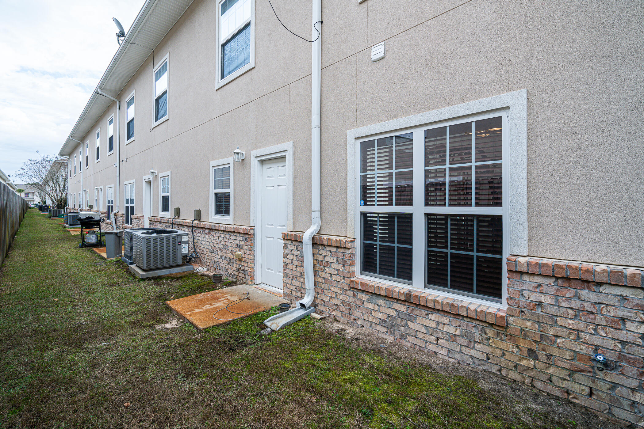 MERIDIAN SQUARE T/H - Residential