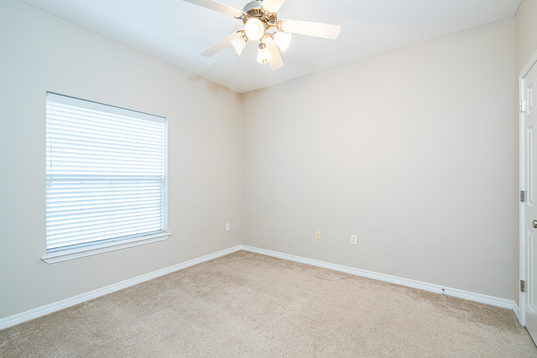 MERIDIAN SQUARE T/H - Residential