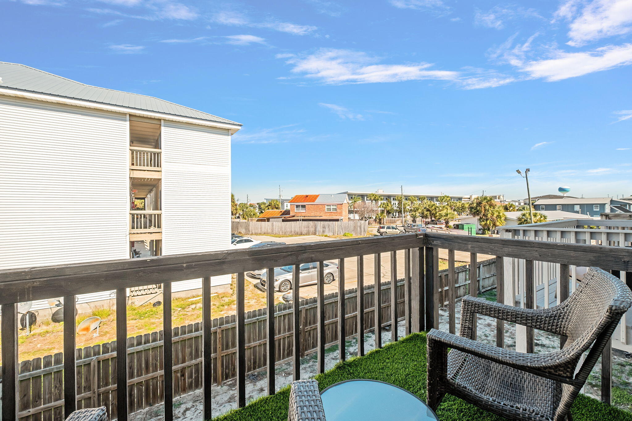 ISLANDWOOD CONDO - Residential