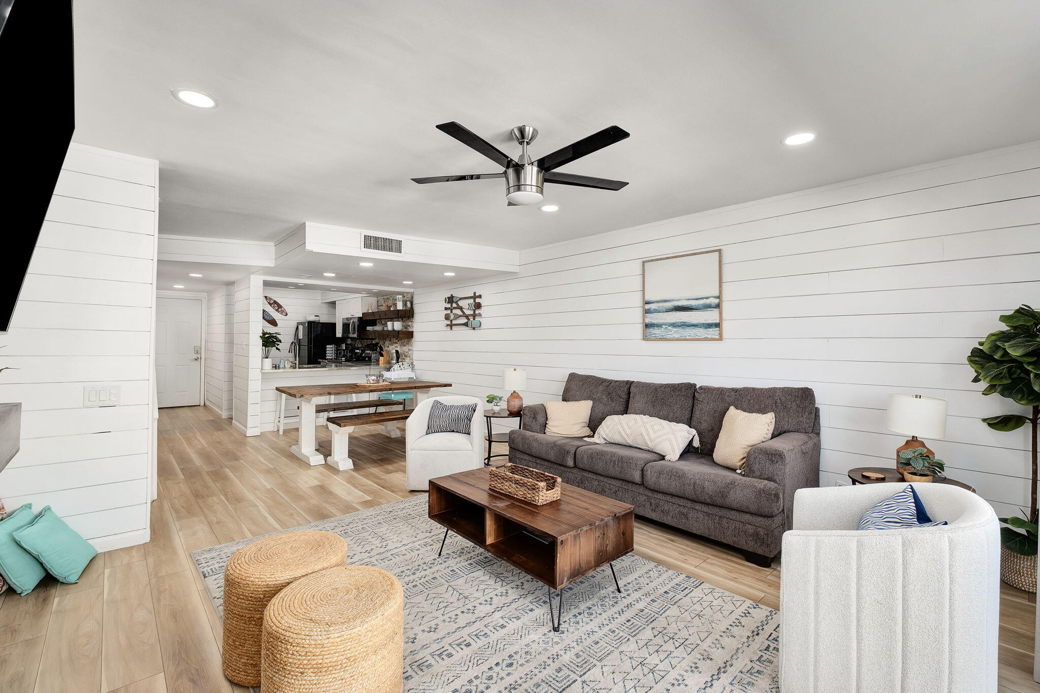 ISLANDWOOD CONDO - Residential