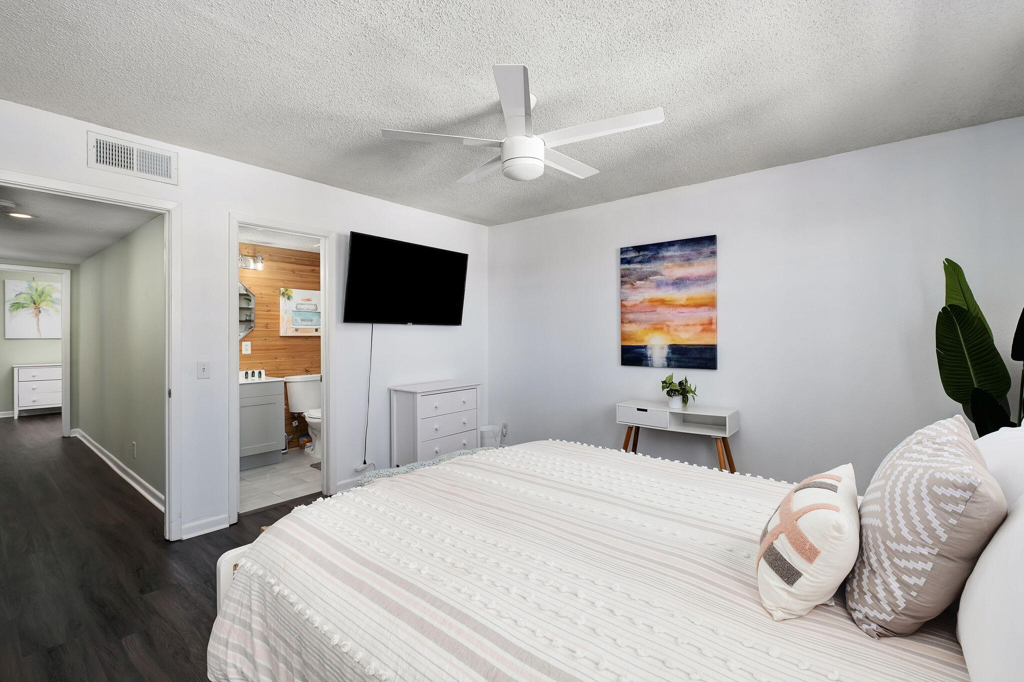 ISLANDWOOD CONDO - Residential