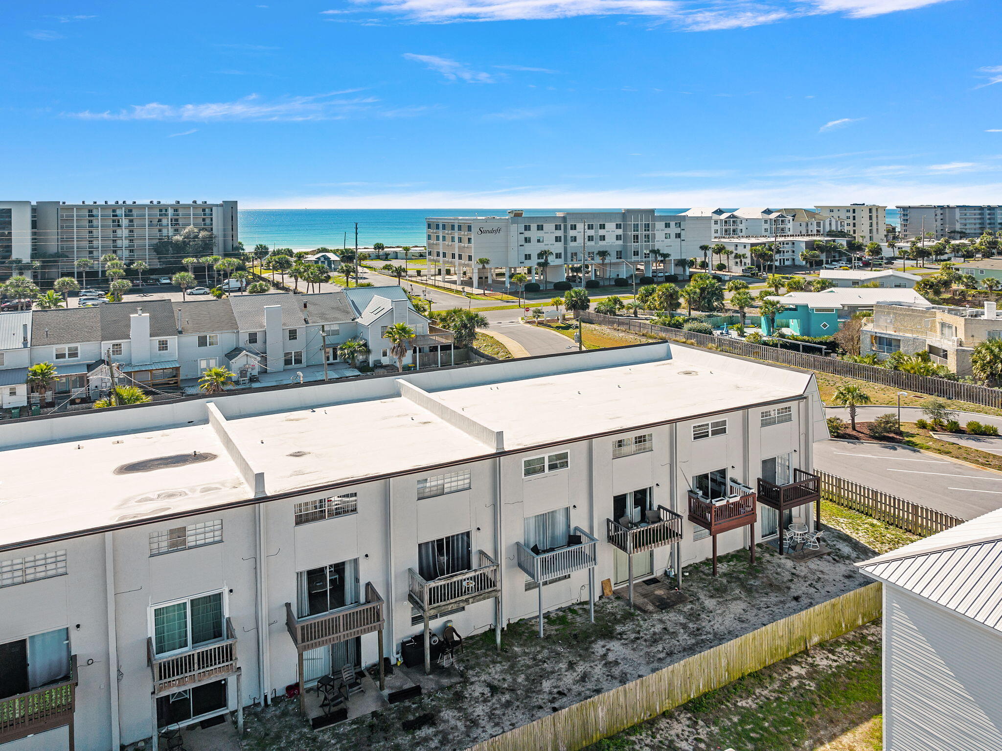 ISLANDWOOD CONDO - Residential