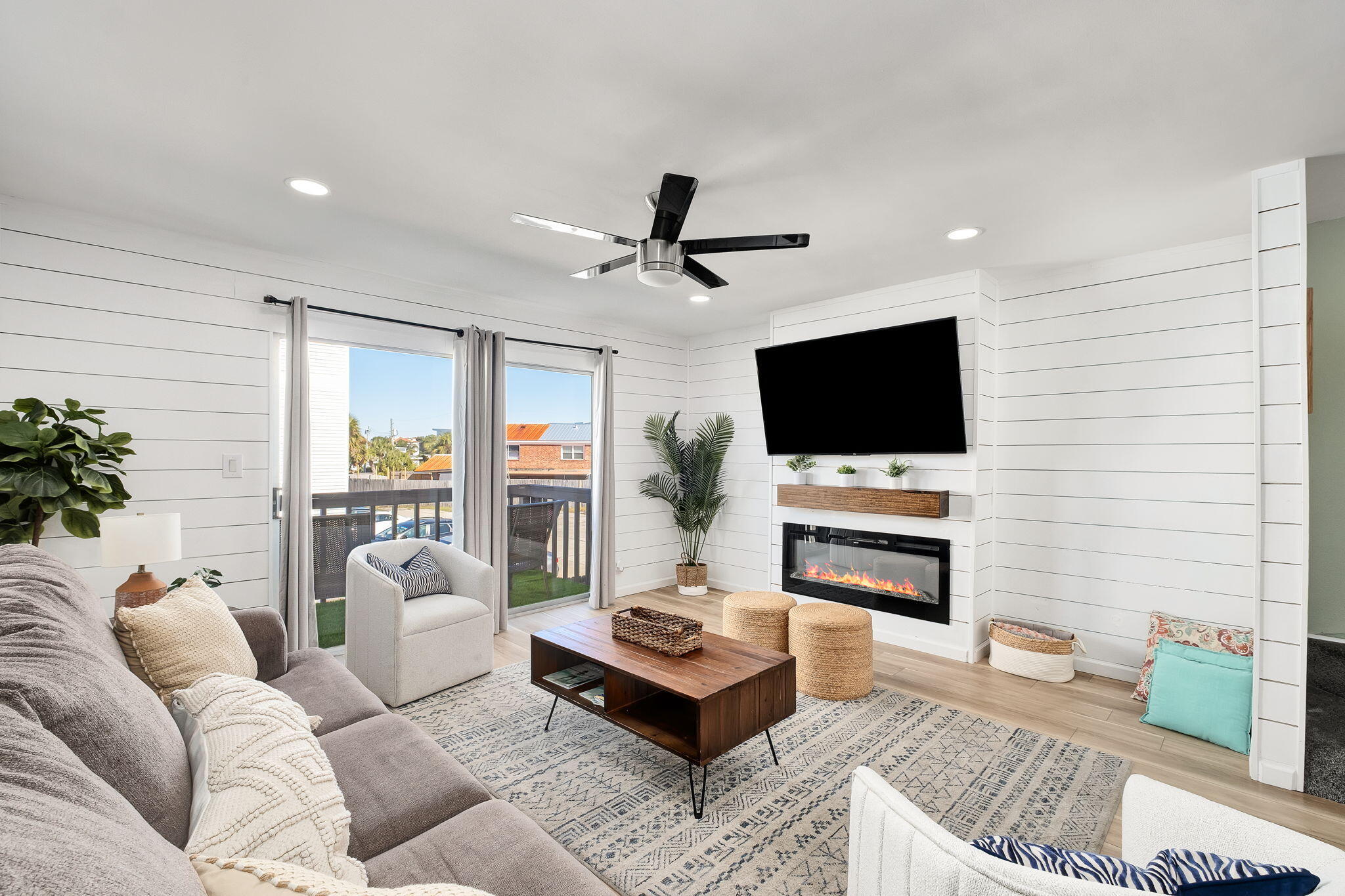 ISLANDWOOD CONDO - Residential