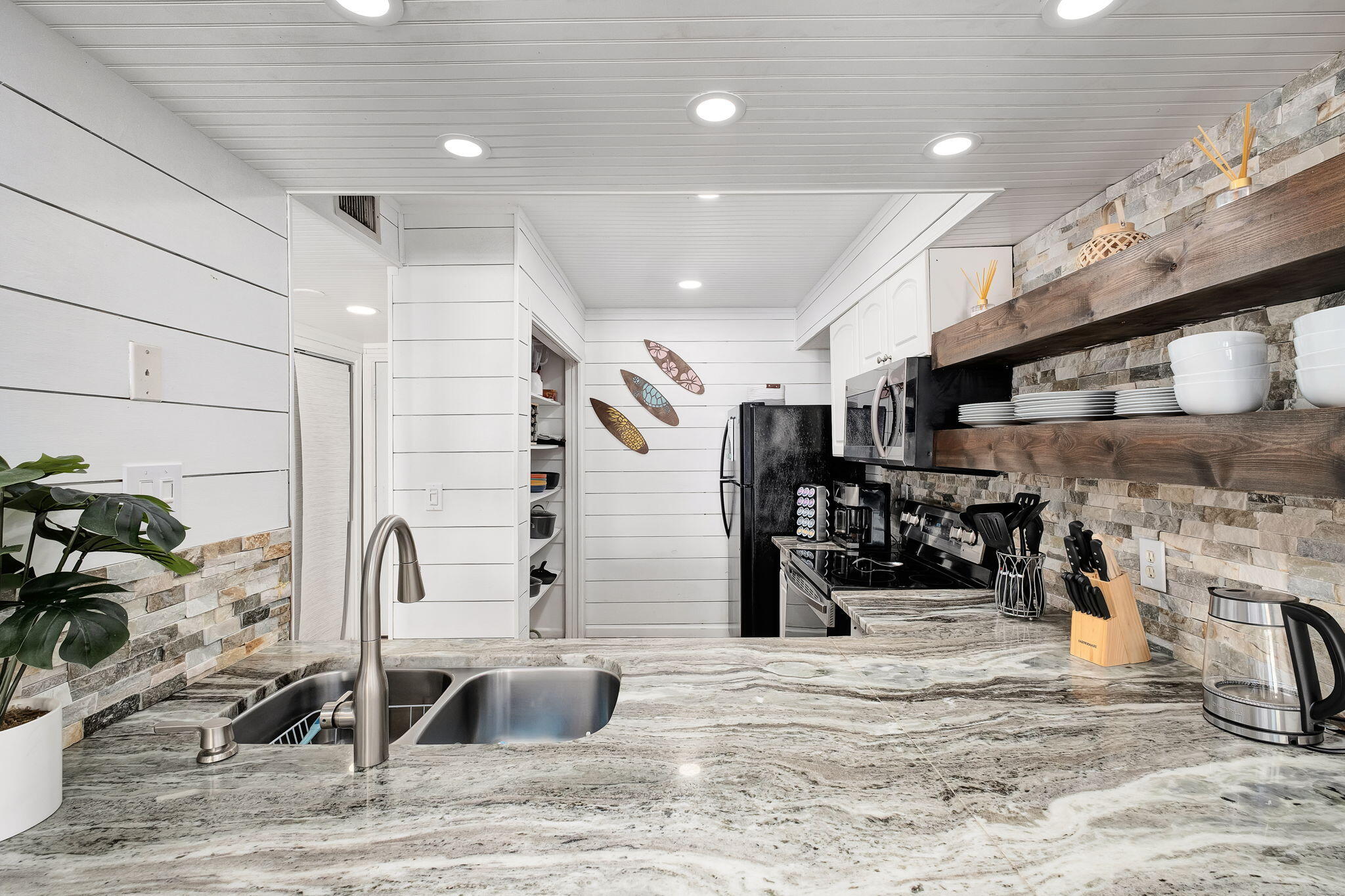 ISLANDWOOD CONDO - Residential