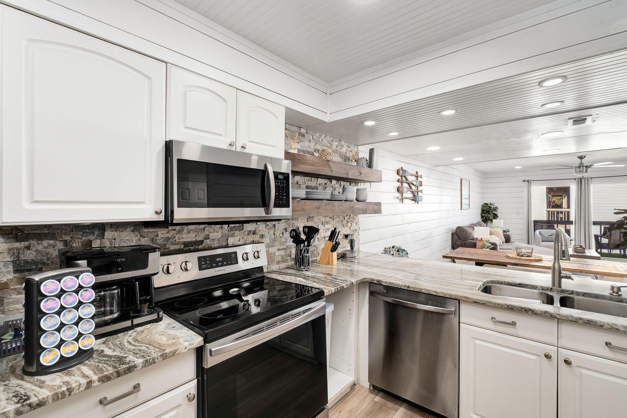 ISLANDWOOD CONDO - Residential