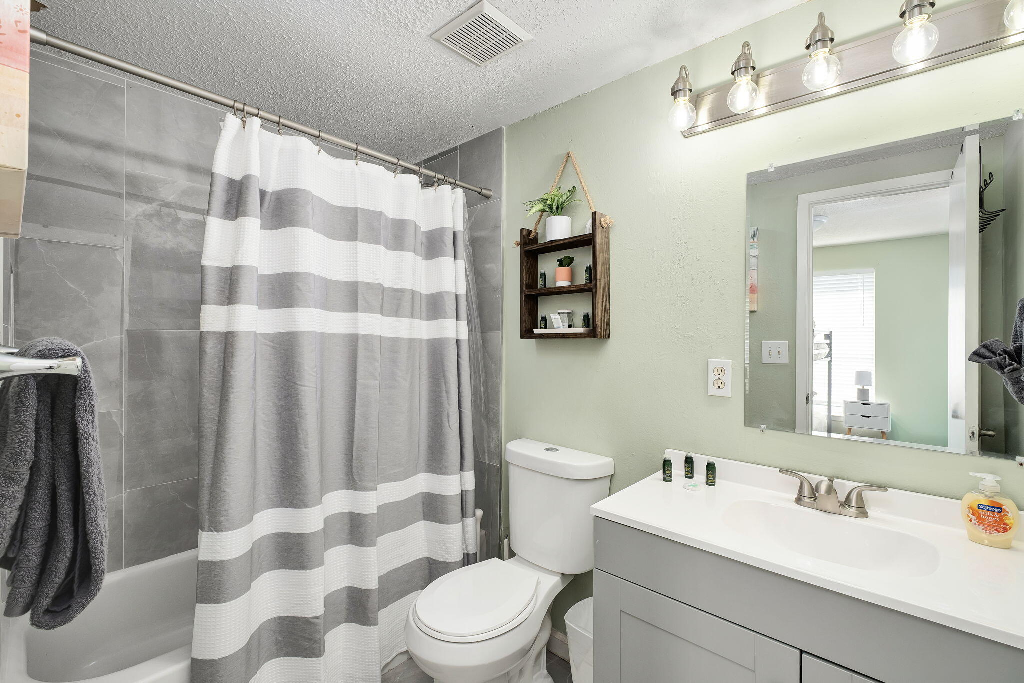 ISLANDWOOD CONDO - Residential