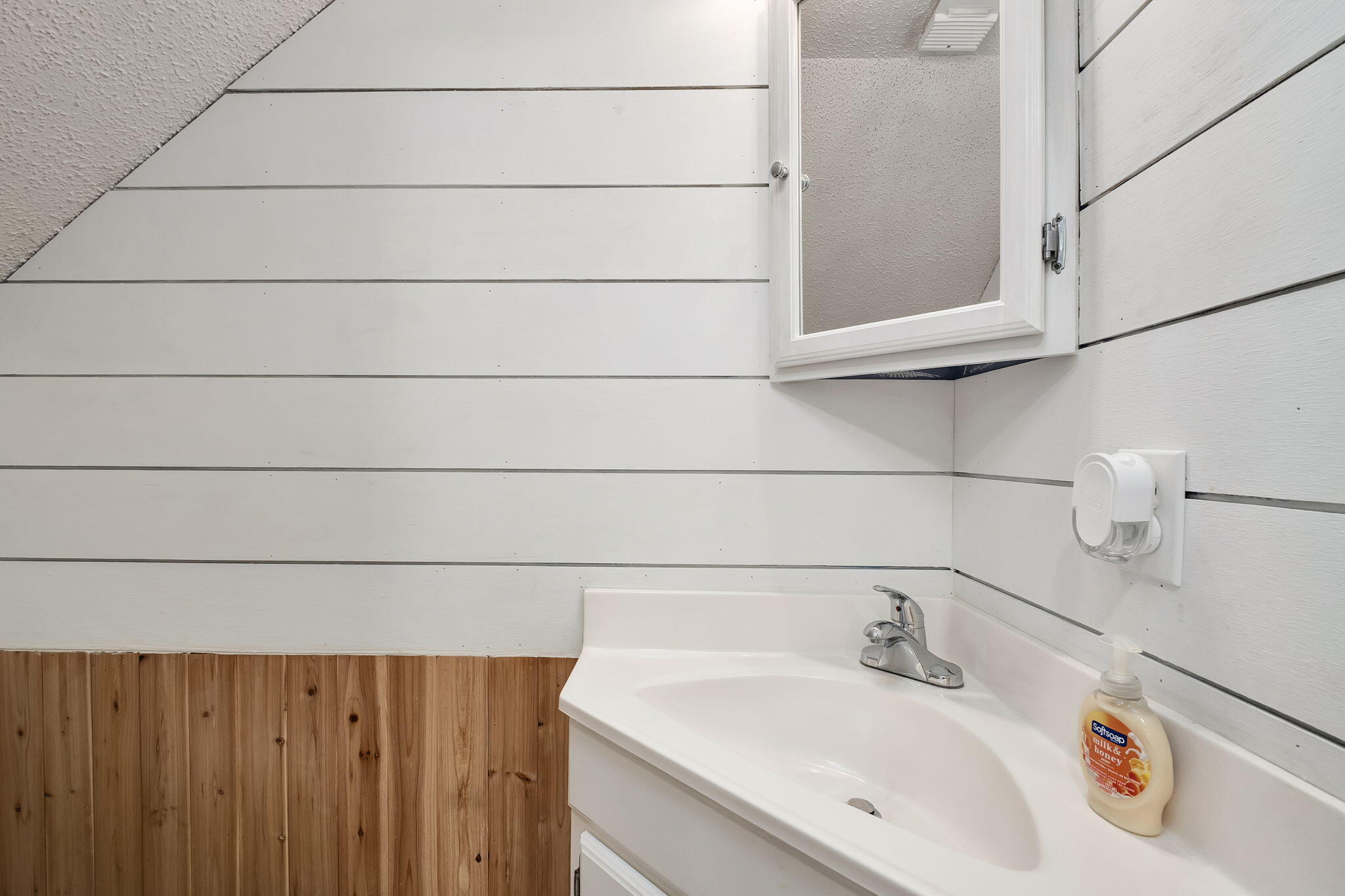 ISLANDWOOD CONDO - Residential