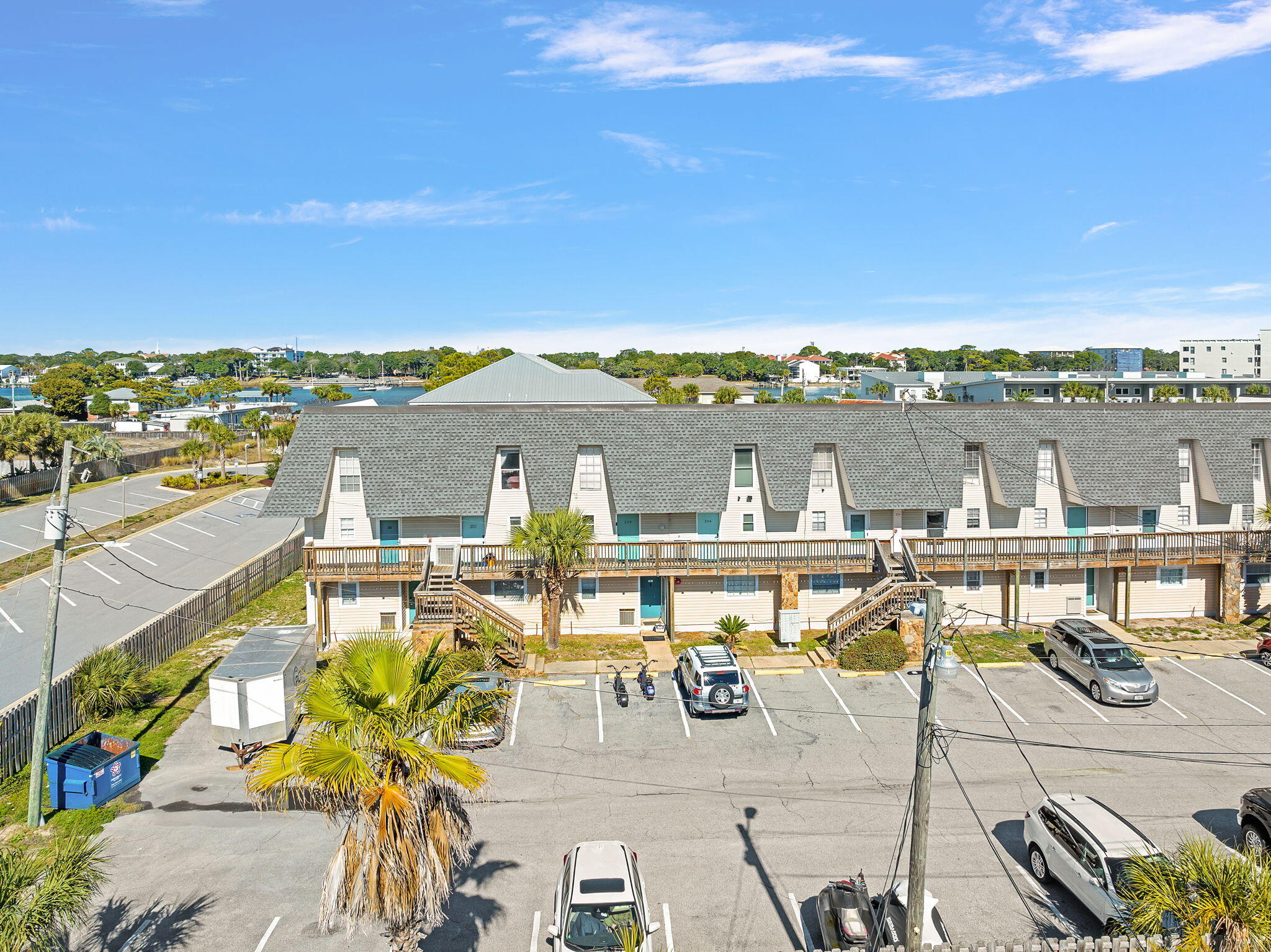 ISLANDWOOD CONDO - Residential