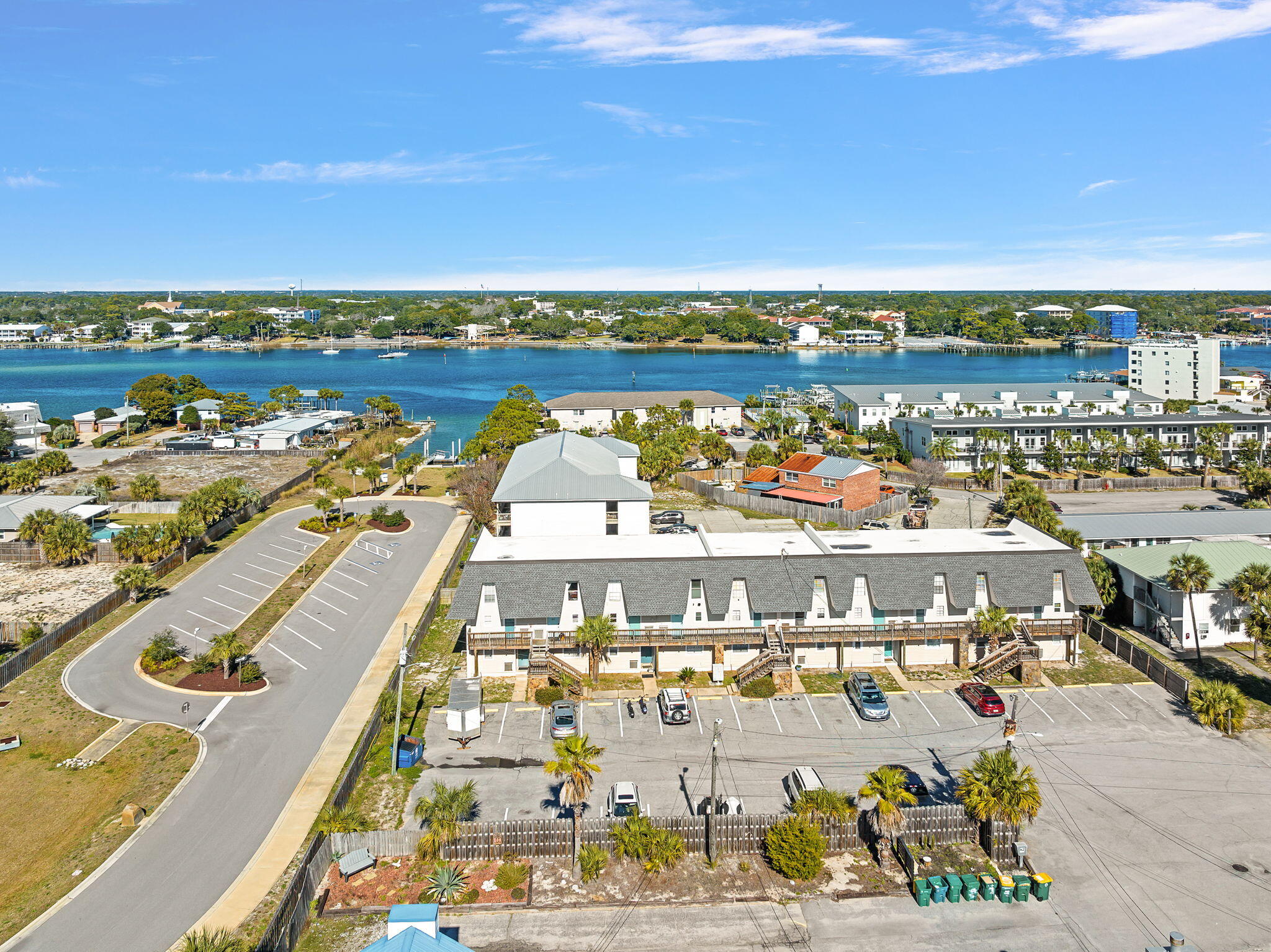 ISLANDWOOD CONDO - Residential