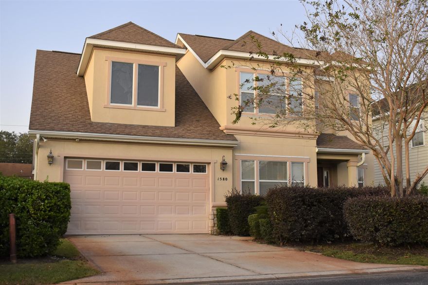 **AMAZING!! 2 story 3 bed, 2.5 bath** home in a great neighborhood. Master suite is located downstairs with two WALK- IN- CLOSETS, his/her sinks and upgraded TILE SHOWER. Upstairs boasts a JACK & JILL shower with private vanity areas. Kitchen appliances are stainless steel, induction stove, GRANITE countertops, and raised panel maple cabinets. Formal dining area, and casual eat-in area. Centrally located between both Eglin and Hurlburt. NEW HVAC in 2018