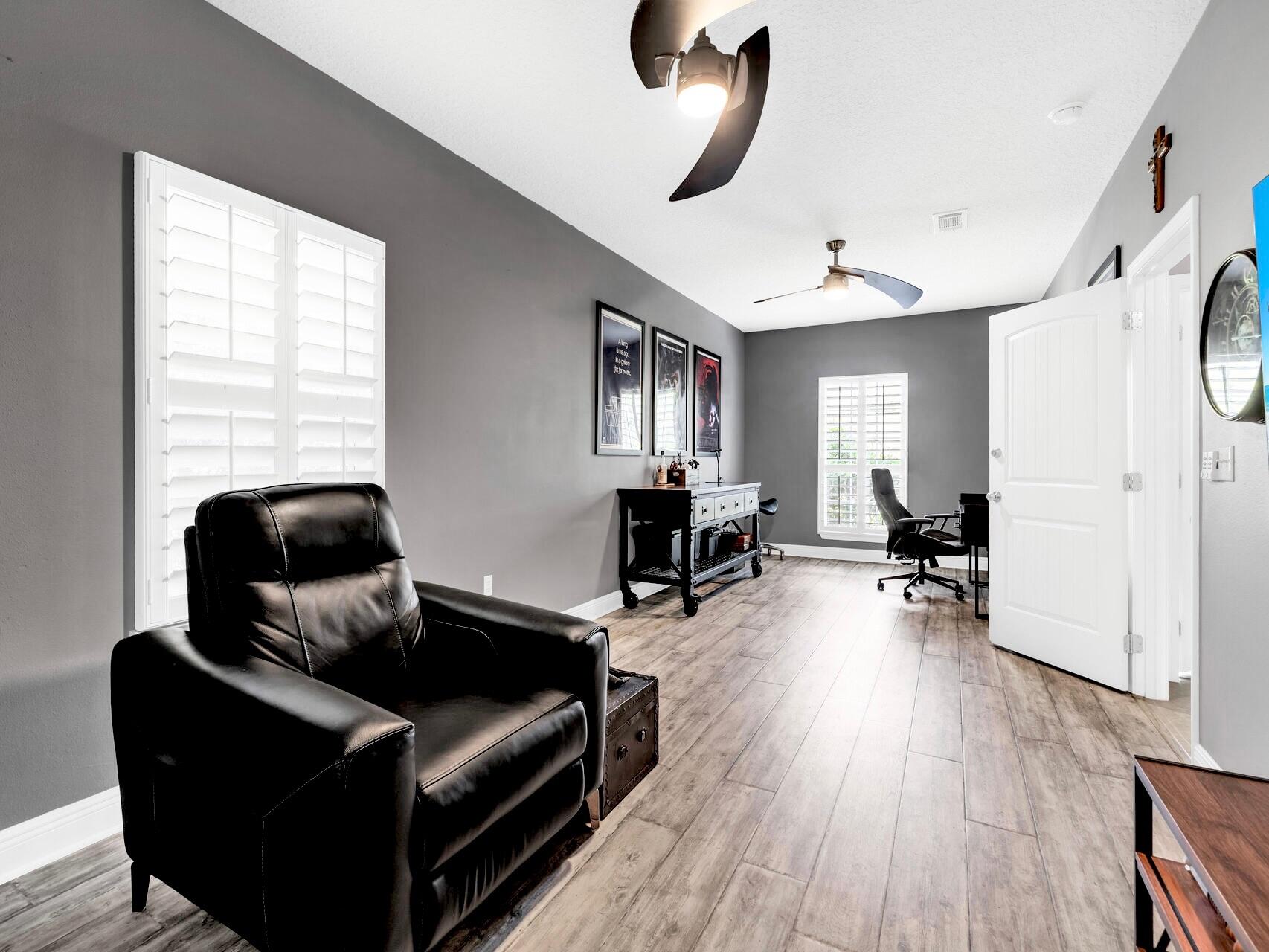 WHISPERING LAKE - Residential