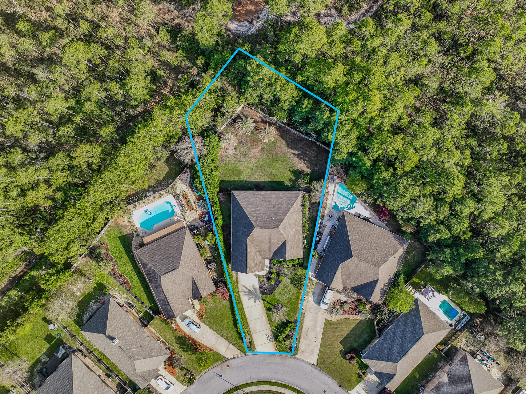 WHISPERING LAKE - Residential