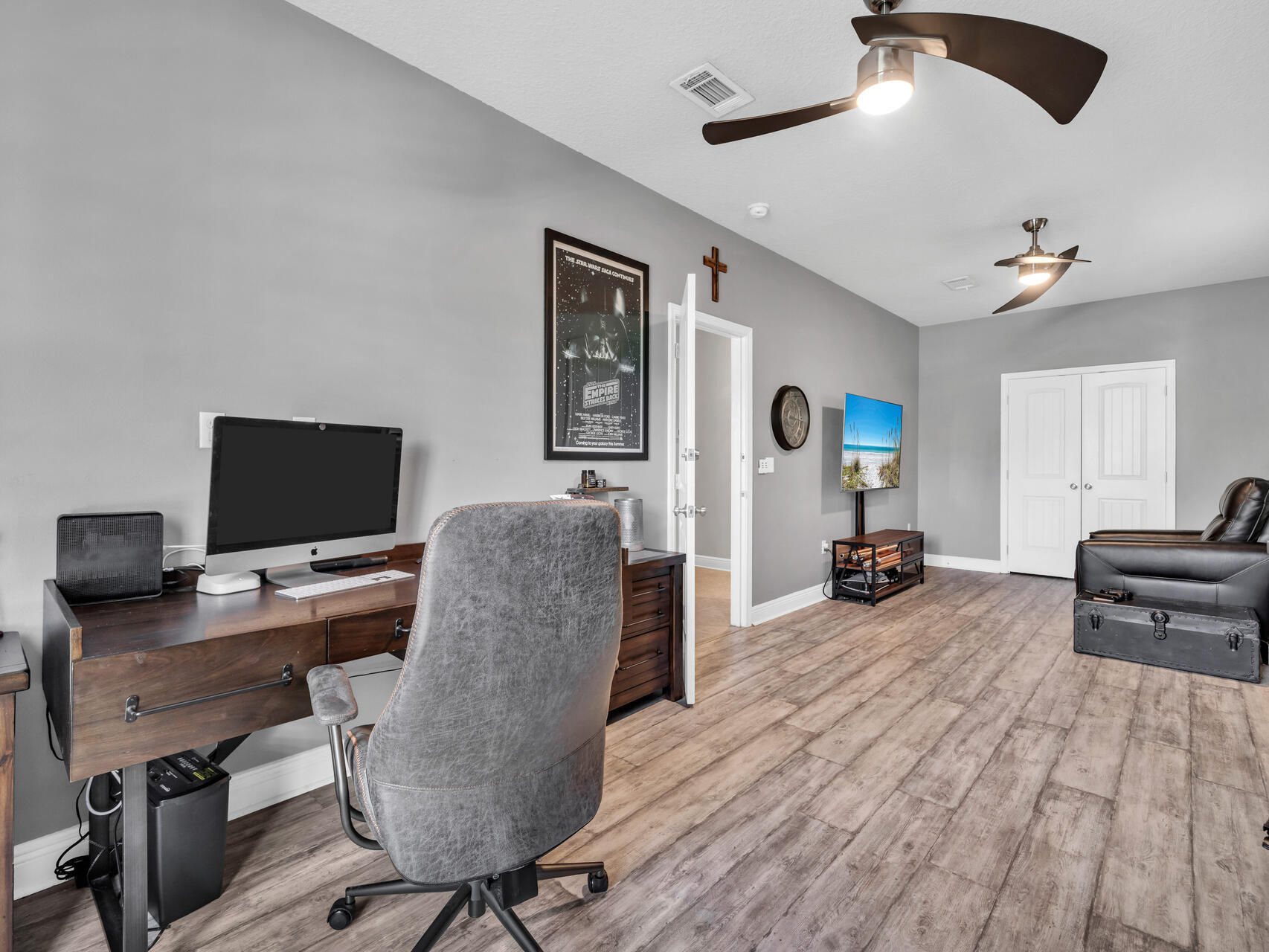 WHISPERING LAKE - Residential