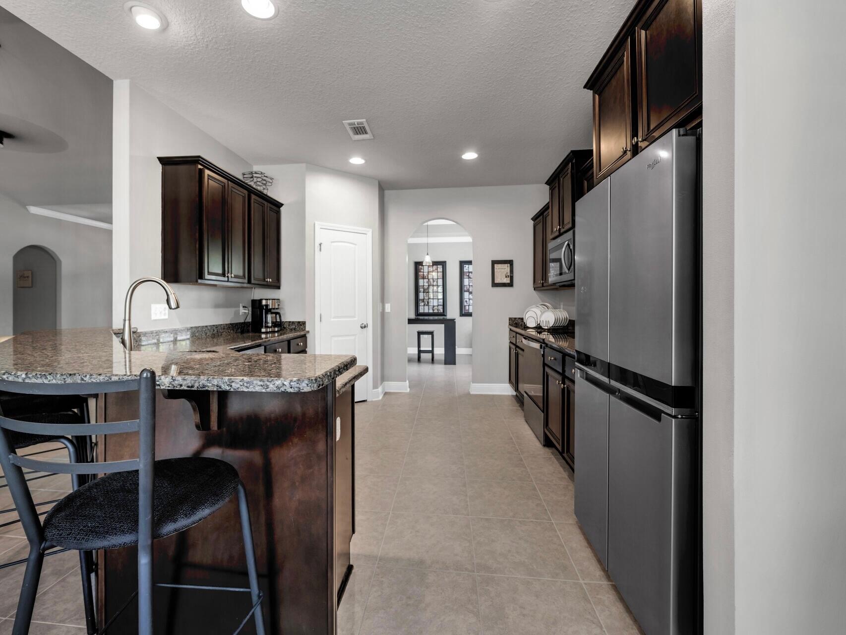 WHISPERING LAKE - Residential