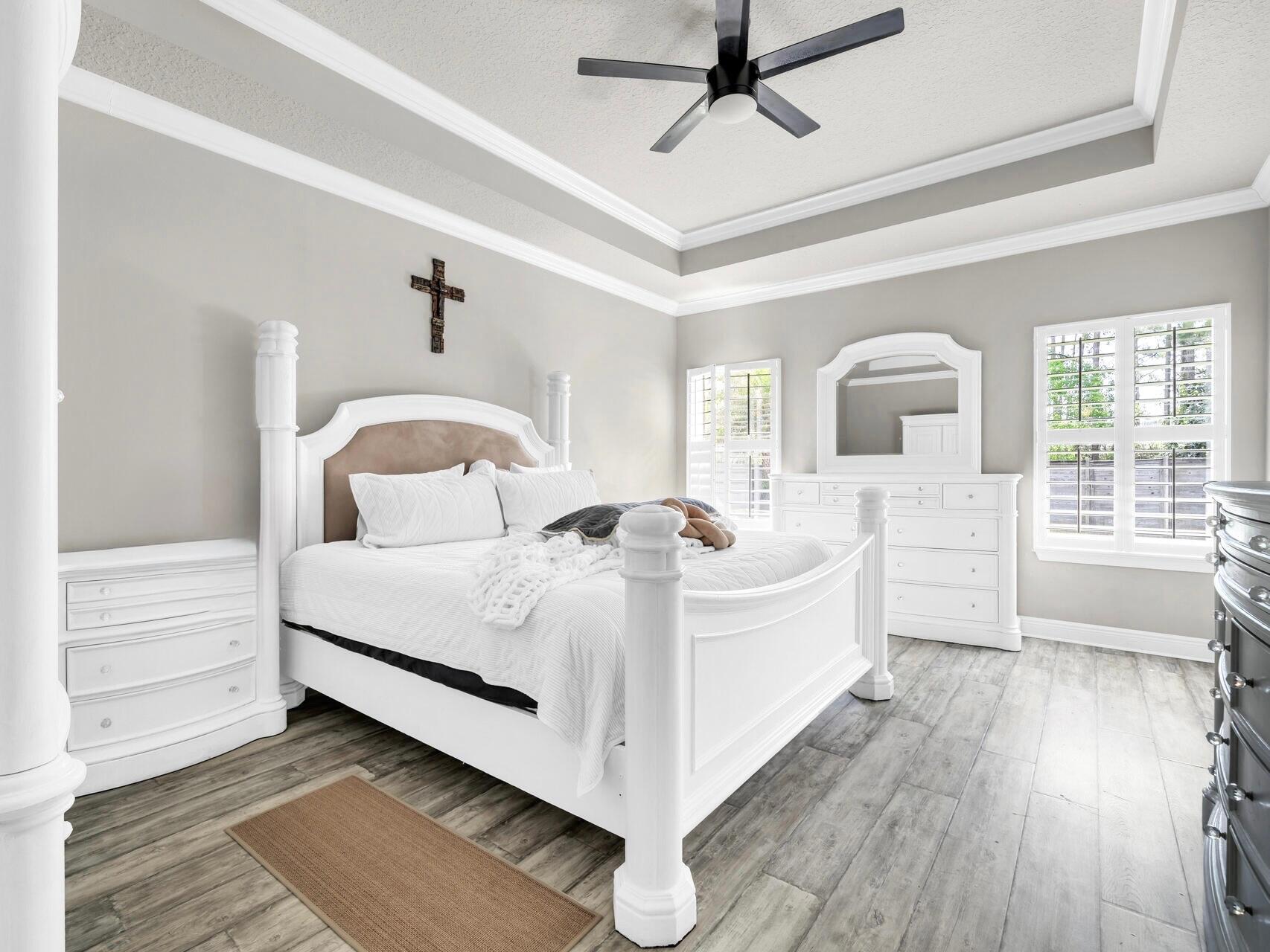 WHISPERING LAKE - Residential