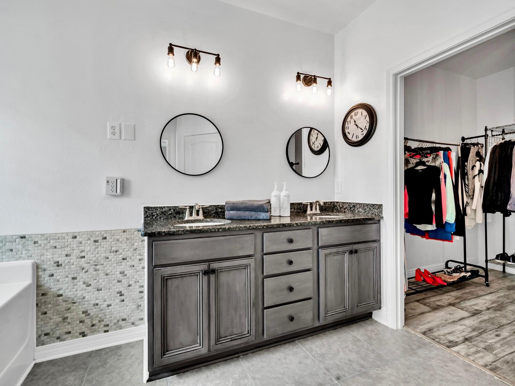 WHISPERING LAKE - Residential