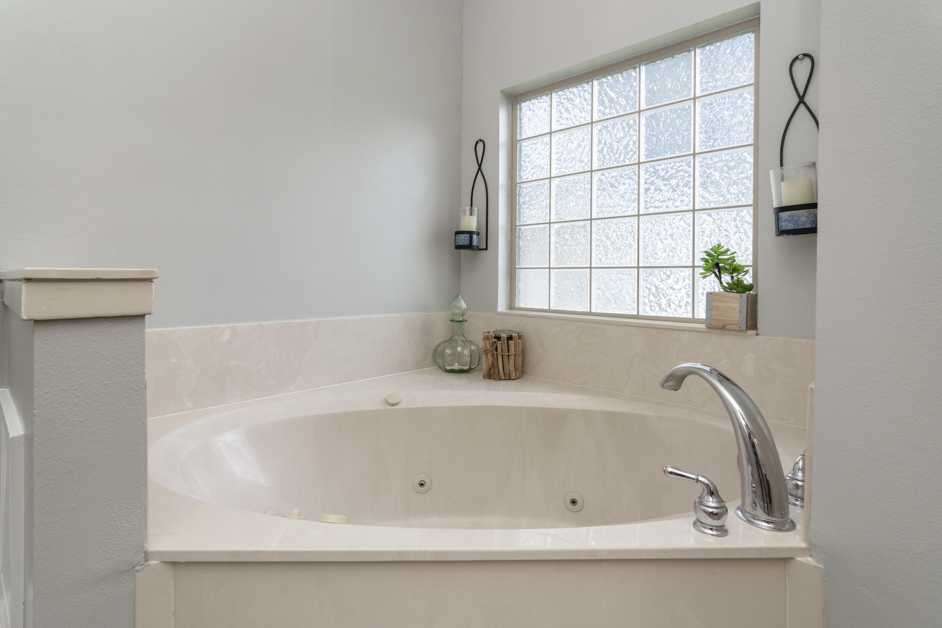 CHARDONNAY ESTATES - Residential