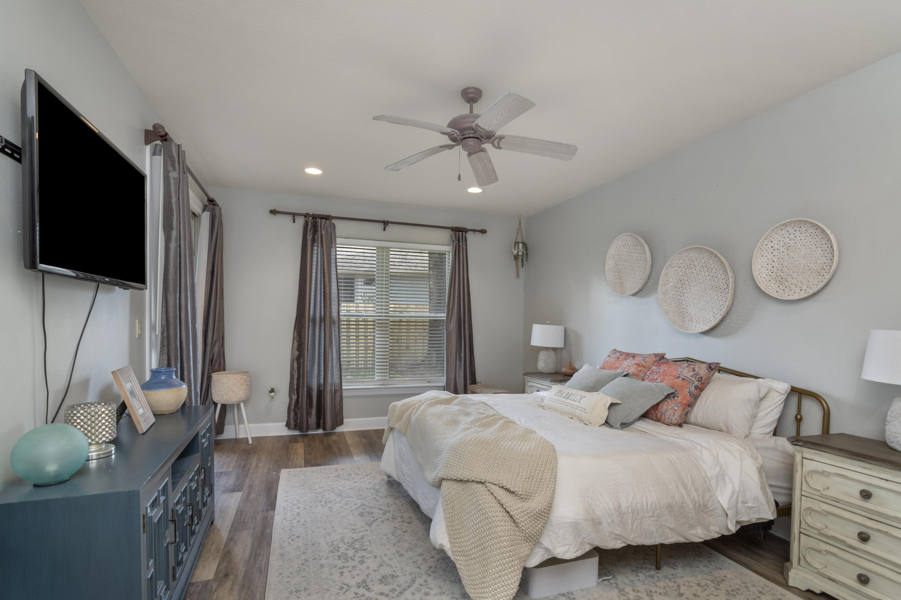 CHARDONNAY ESTATES - Residential