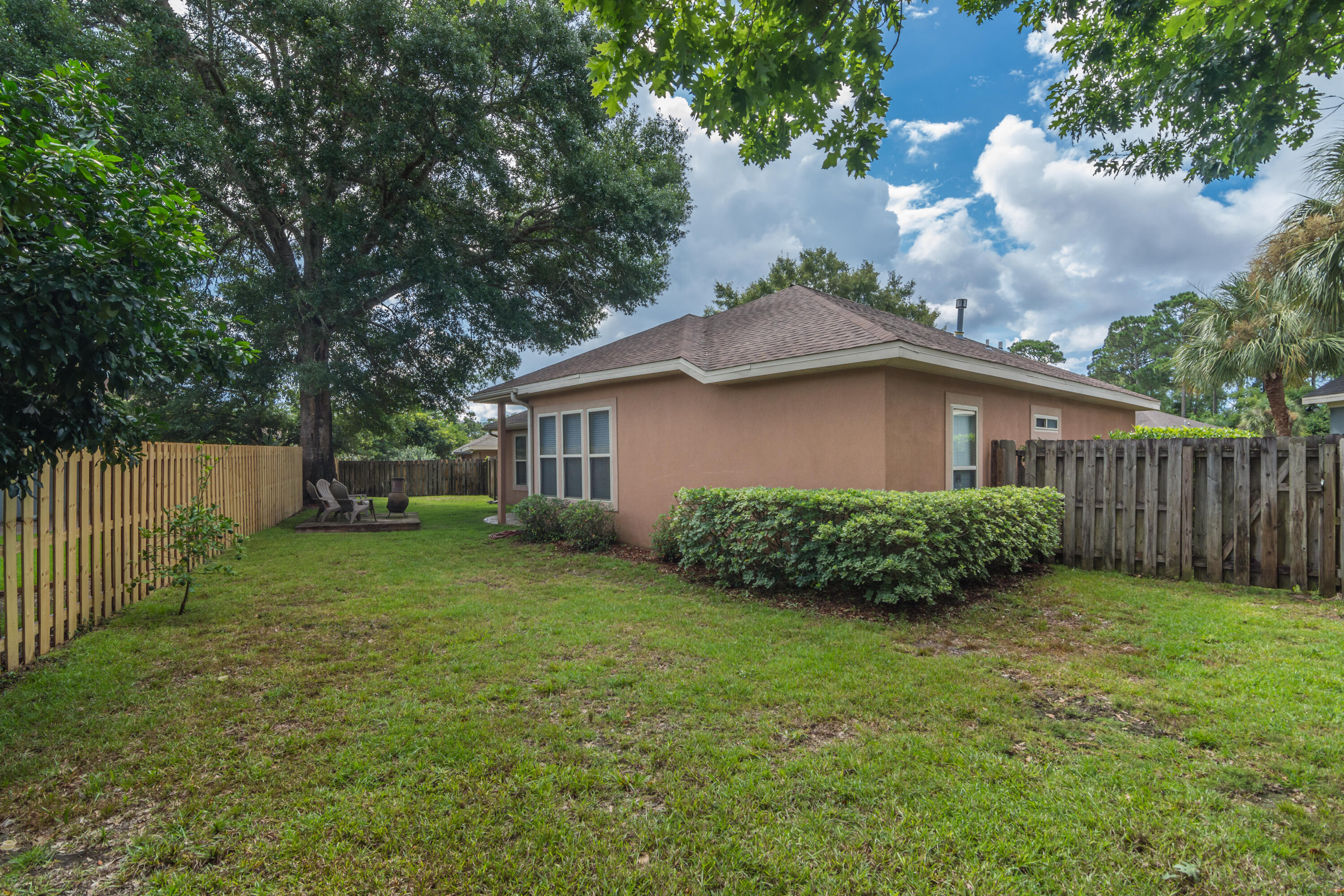 CHARDONNAY ESTATES - Residential