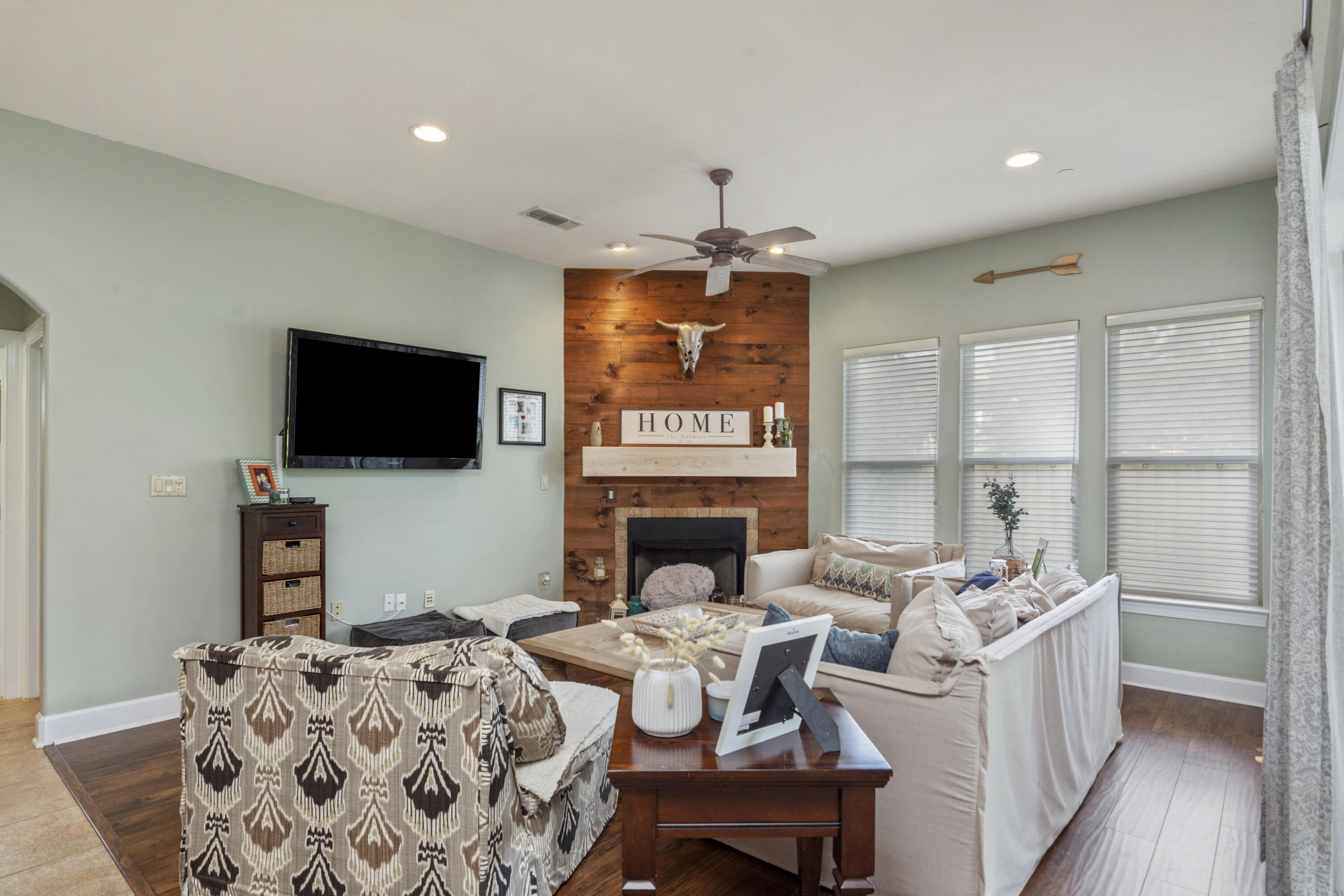 CHARDONNAY ESTATES - Residential