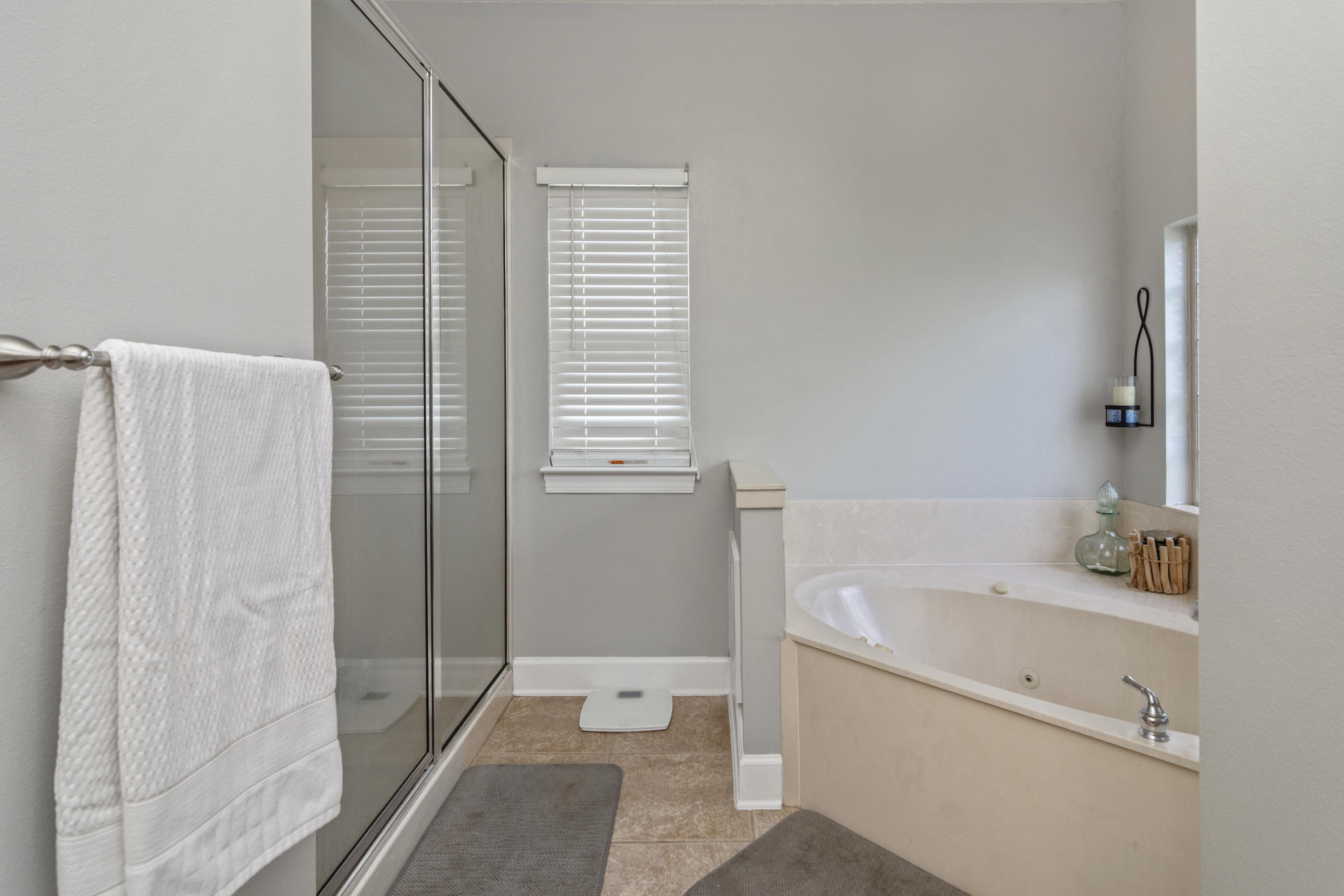 CHARDONNAY ESTATES - Residential