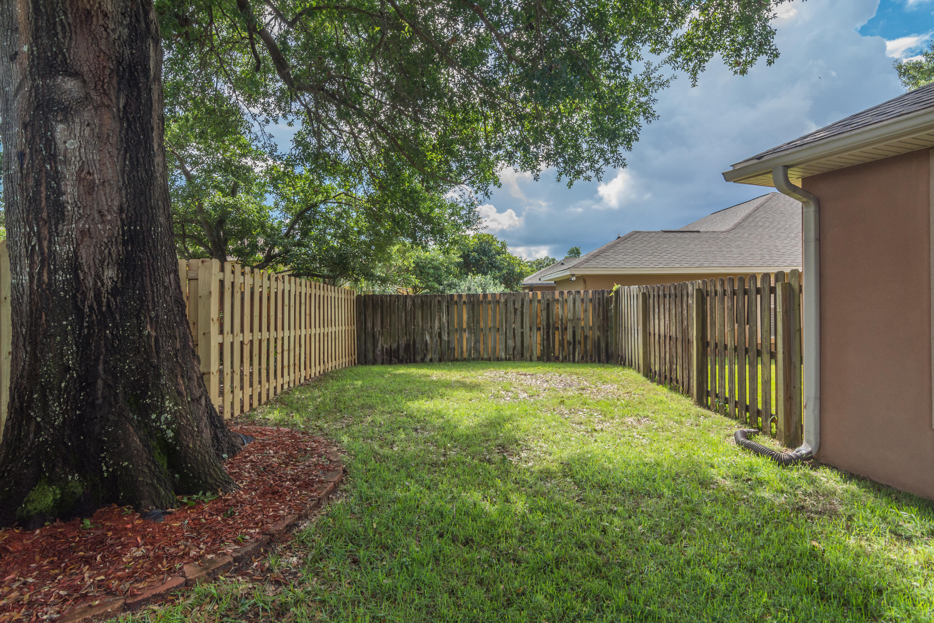 CHARDONNAY ESTATES - Residential