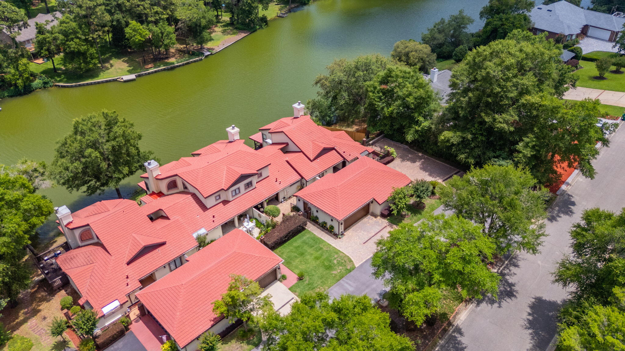 LAKE WAY VILLAS 1 - Residential