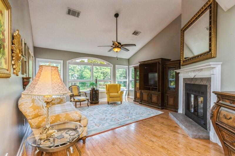 LAKE WAY VILLAS 1 - Residential