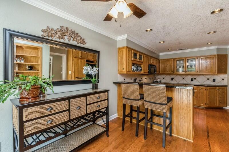 LAKE WAY VILLAS 1 - Residential