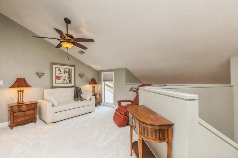 LAKE WAY VILLAS 1 - Residential