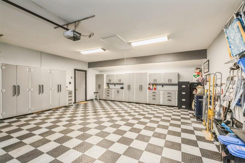 LAKE WAY VILLAS 1 - Residential