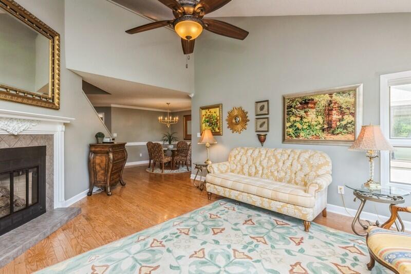LAKE WAY VILLAS 1 - Residential