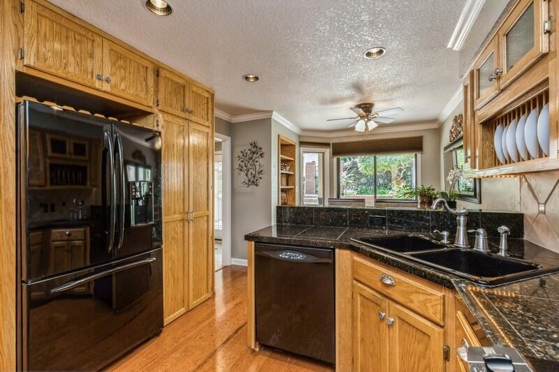 LAKE WAY VILLAS 1 - Residential