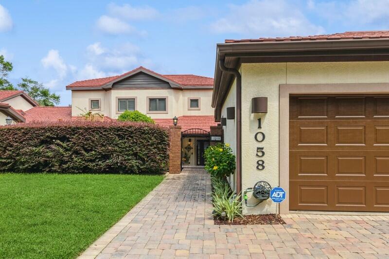 LAKE WAY VILLAS 1 - Residential