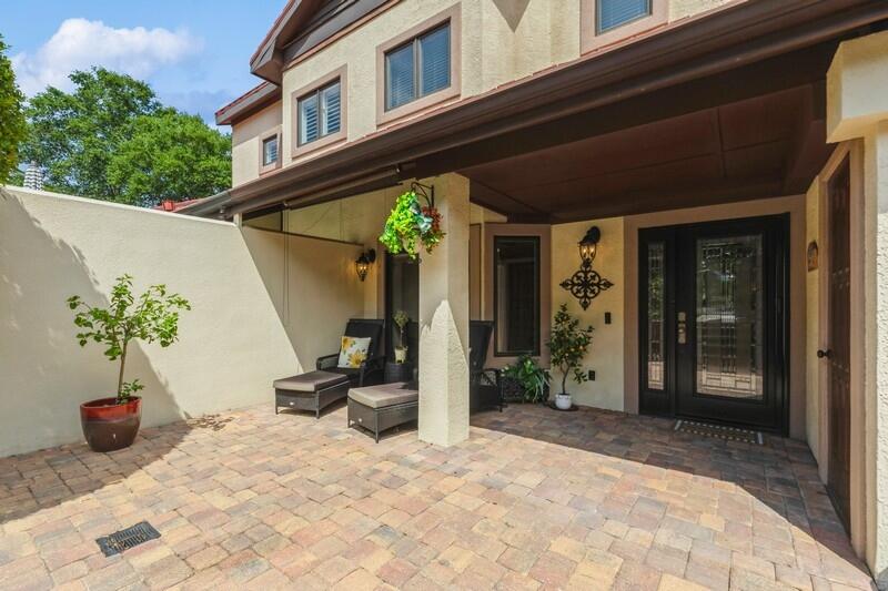 LAKE WAY VILLAS 1 - Residential