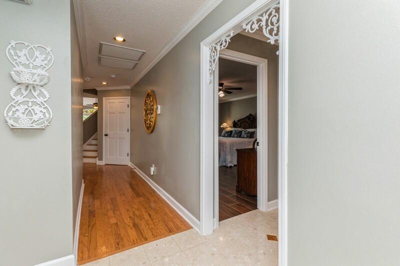 LAKE WAY VILLAS 1 - Residential