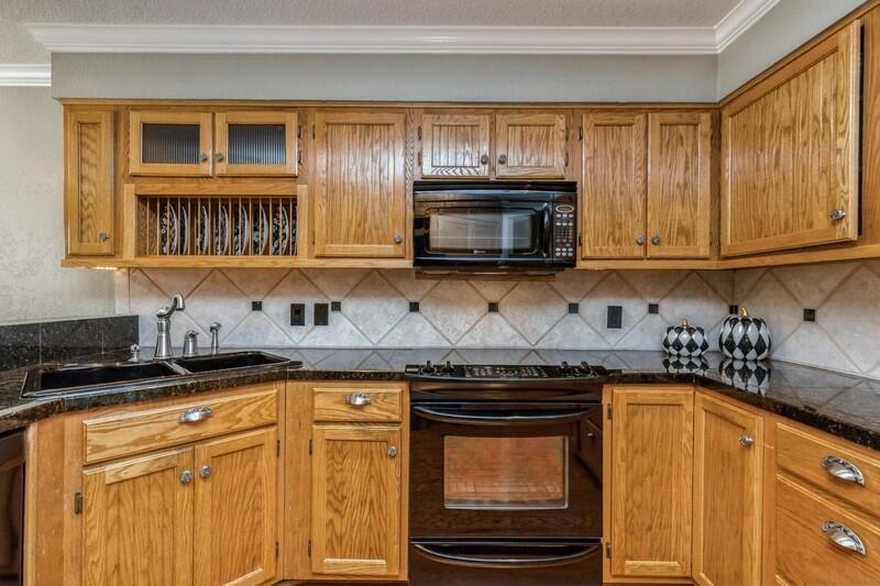 LAKE WAY VILLAS 1 - Residential