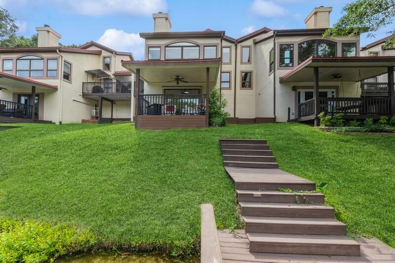LAKE WAY VILLAS 1 - Residential