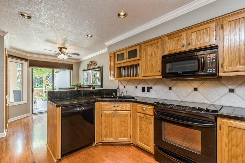 LAKE WAY VILLAS 1 - Residential
