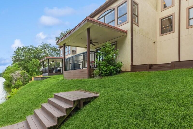 LAKE WAY VILLAS 1 - Residential