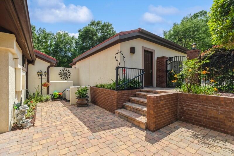 LAKE WAY VILLAS 1 - Residential