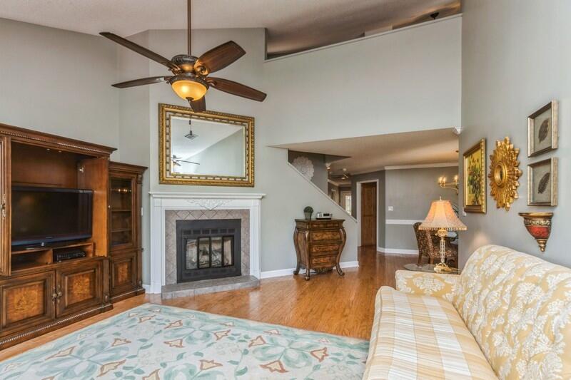 LAKE WAY VILLAS 1 - Residential
